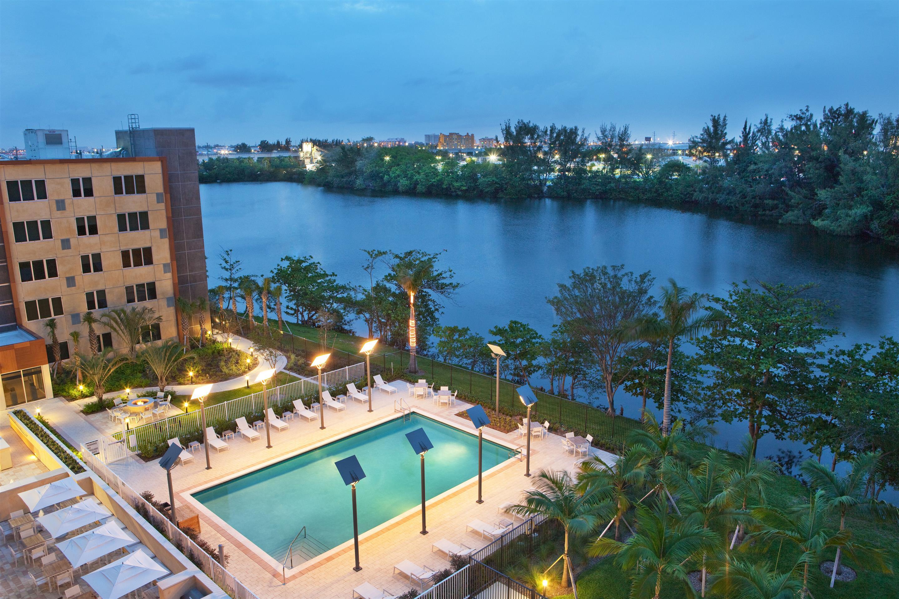 Отель Element Miami International Airport Экстерьер фото