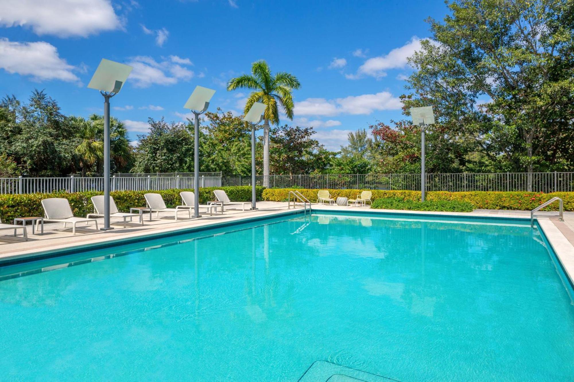 Отель Element Miami International Airport Экстерьер фото