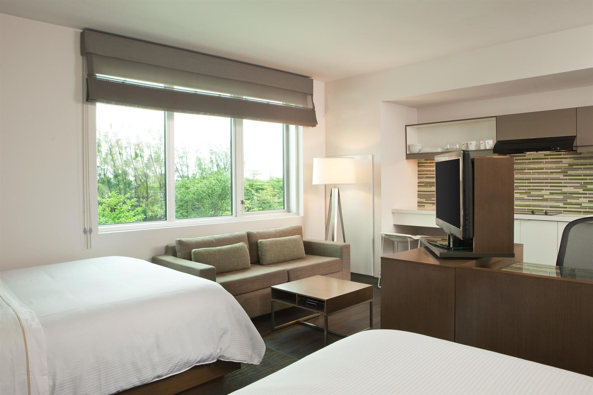 Отель Element Miami International Airport Экстерьер фото